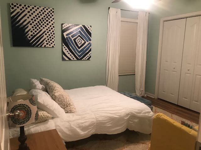 Private Room 10 Minutes from Downtown Knoxville