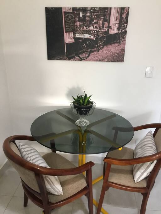 Espaço para refeições, junto à sala de estar