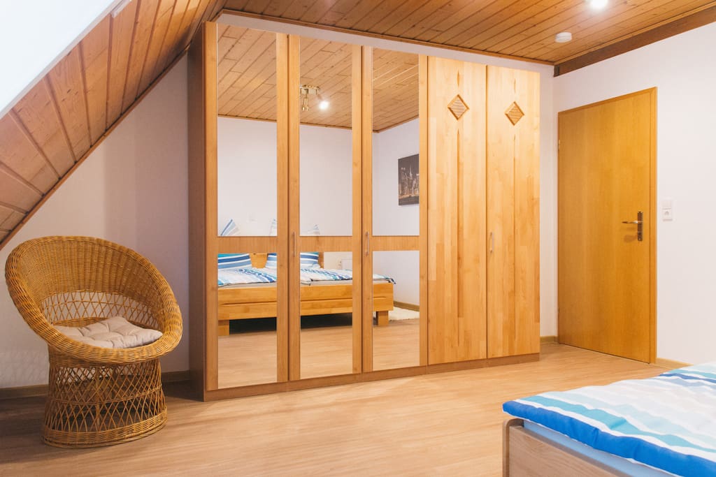 Schlafzimmer 1