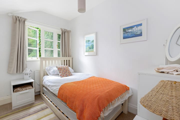 第二间卧室-单人床