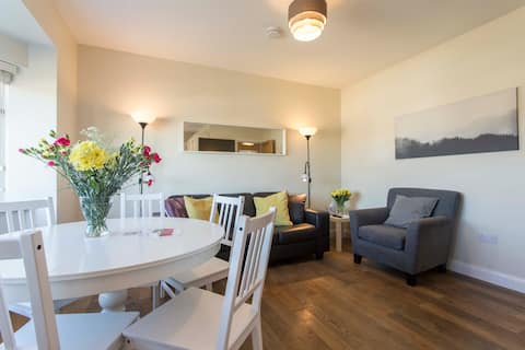Large 5 Bd Family Home in Dublin w/Parking on site