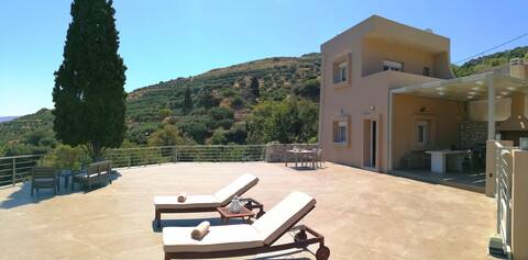 Villa Irini- Cretan luxury villa with amazing view