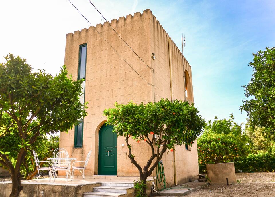 The Tower with the Orange tree garden — foto 1