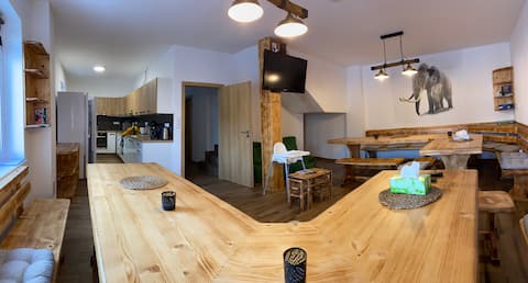 Leistungsstarkes Airbnb: Mamutka mountain chalet for 24 people in Oberwiesenthal