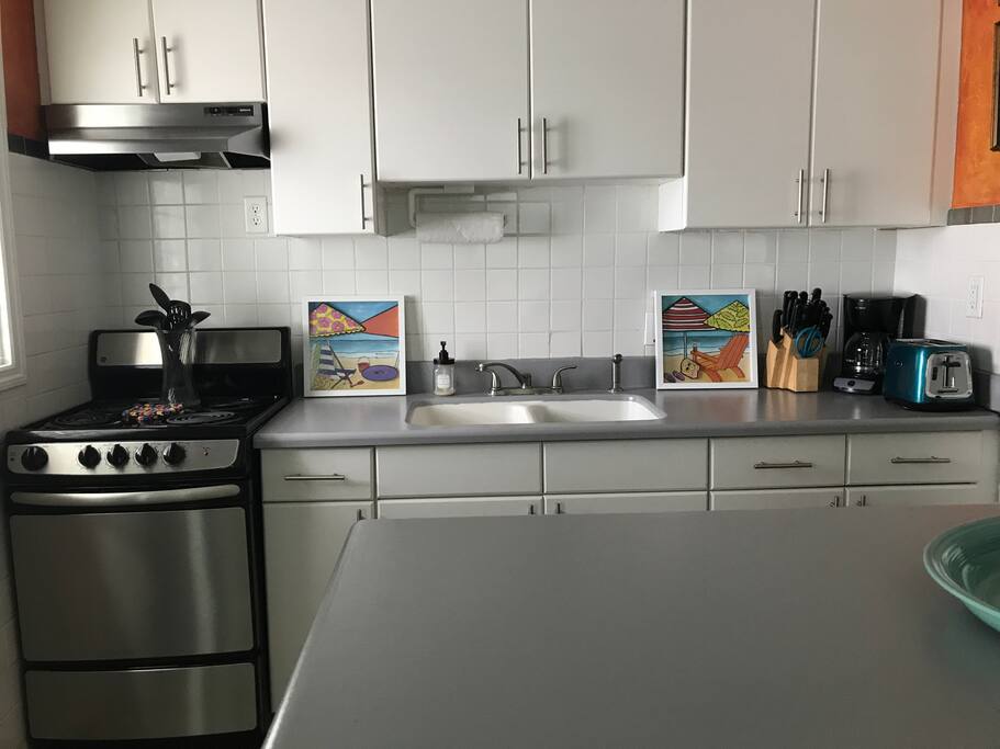 Stainless Steel Appliances. Kitchen bar counter. Plenty of storage. Full set of kitchenware