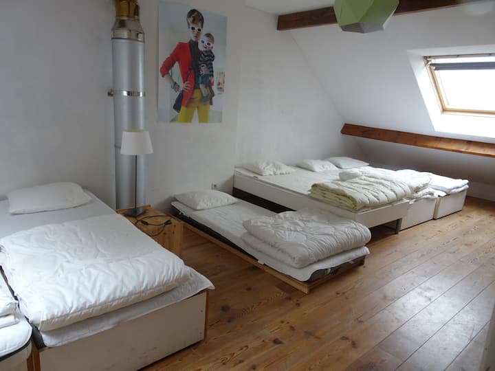 2. emelet - 5. szoba - 6 egyszemélyes ágy