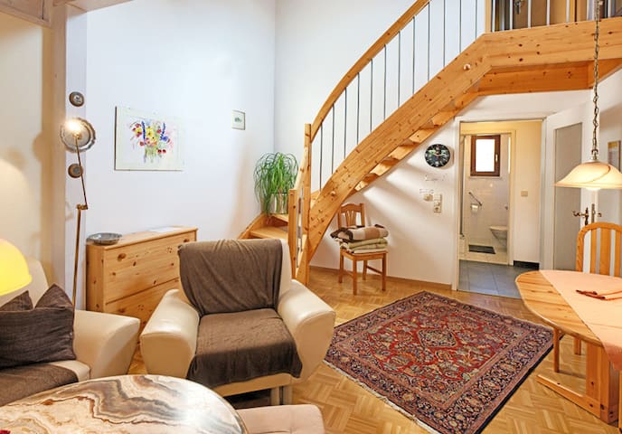 Haus Sonnenschein und Appartement am Kurpark, (Bad Krozingen), Ferienwohnung 1 mit 60 qm, 1 Schlafzimmer für maximal 2 Personen