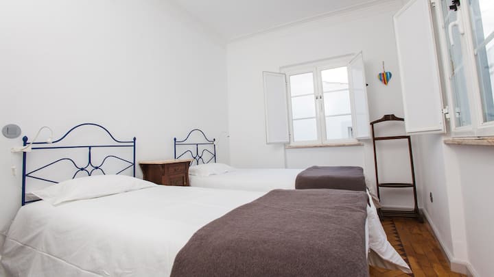 Საძინებელი 2 პირველი სართული / პირველი სართულის საძინებელი 2