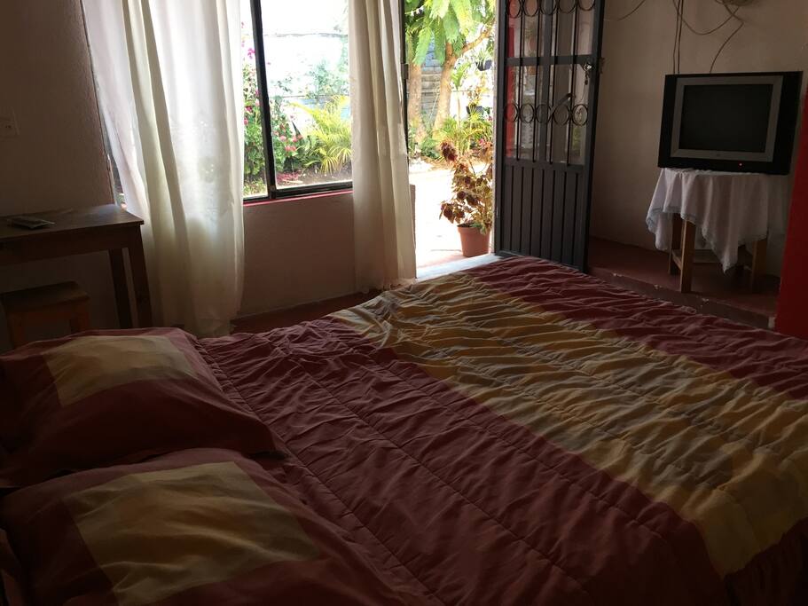 Habitación cercana al jardín.
