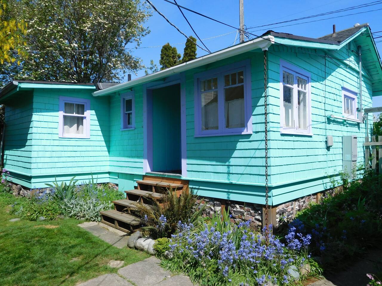 Northern Lights Cottage Guesthouses For Rent In Seattle
