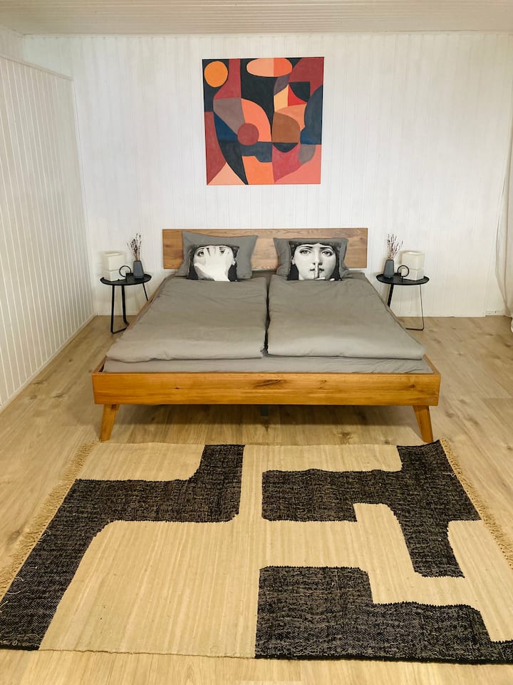 Hlavná spálňa na prízemí s posteľou 160 cm x 200 cm