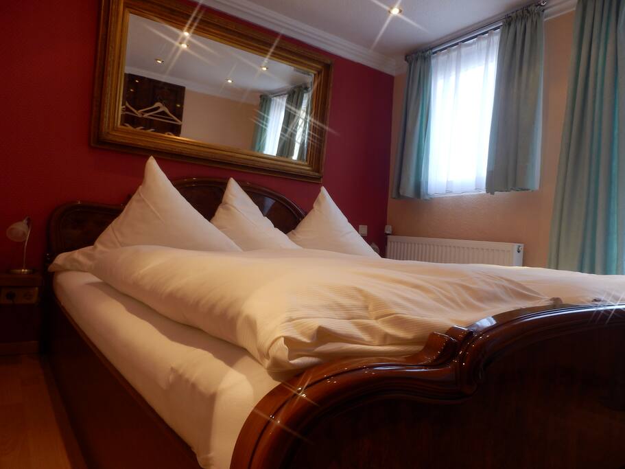 Schlafzimmer 1