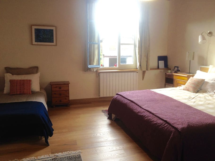 Bedroom 'Le Faubourg' with double bed and single bed