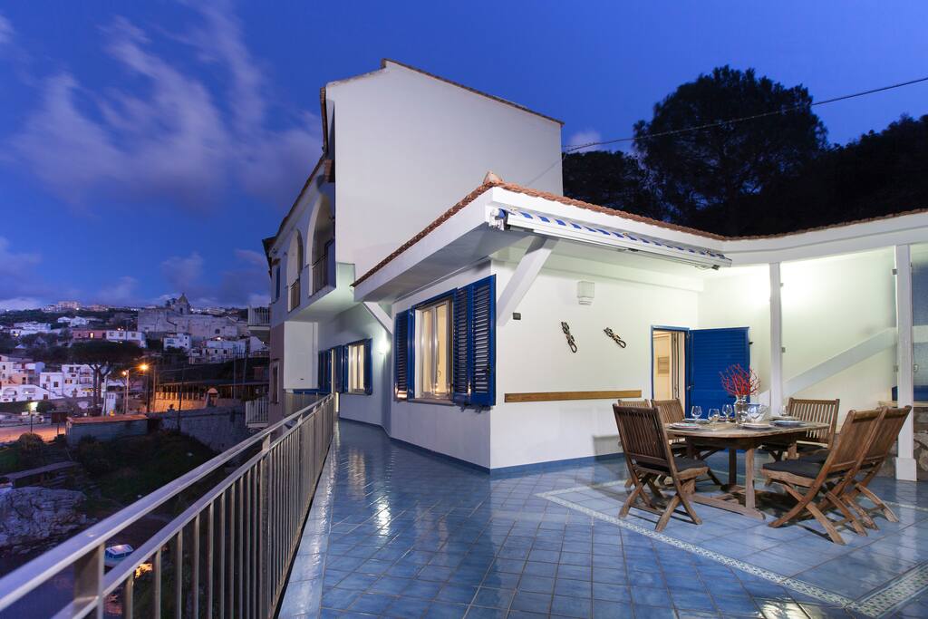 The facade with views on the Marina