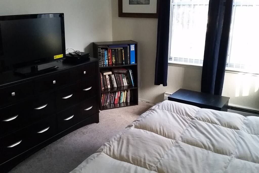 Cable, Internet and drawer space