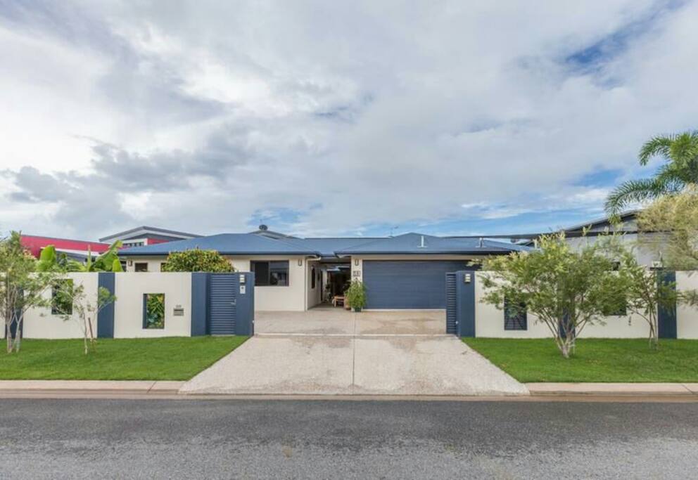Front with electric gates open