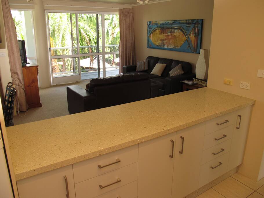 Kitchen & lounge