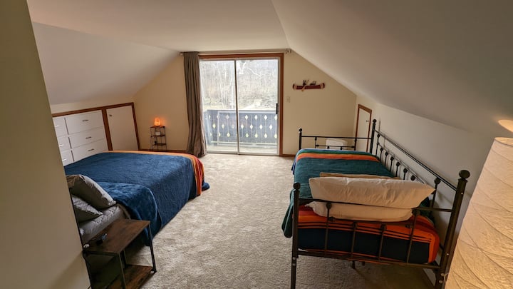 חדר שינה למעלה בנהר