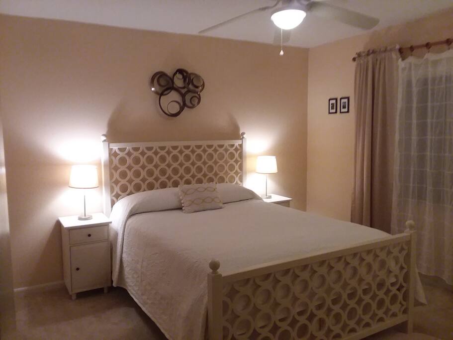 The White Room (Queen Bed)