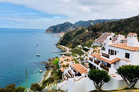 Catalina - 2BR Condo with Spectacular Views