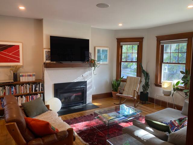 Lovely 2-Bedroom Condo by Jamaica Pond