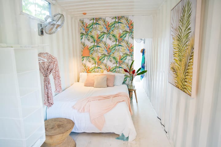 Coco Cabana - Funky container house