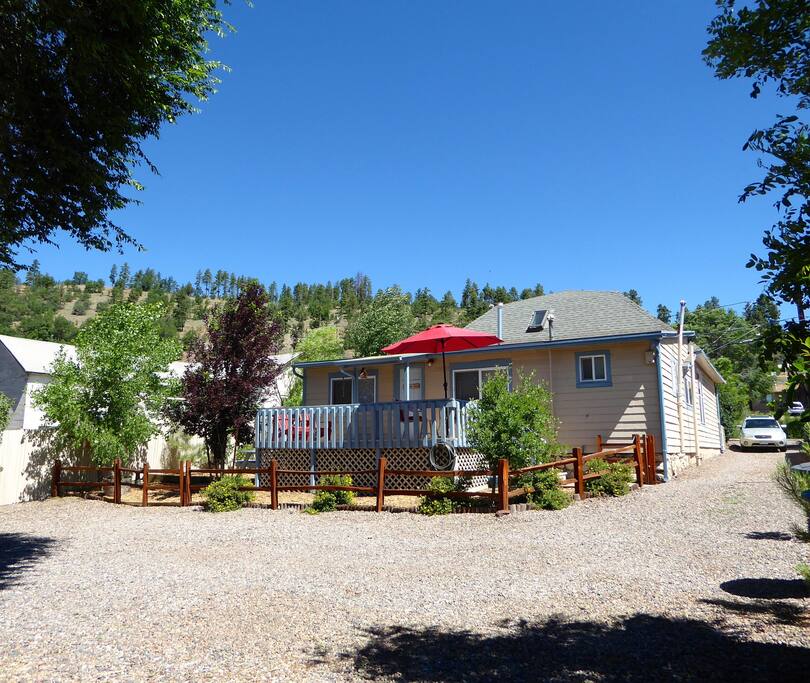 Private wee cottage in heart of town.