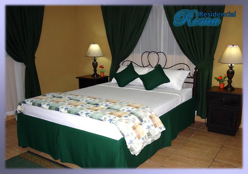 Habitación Principal con cama Queen Size y colchones ortopedicos