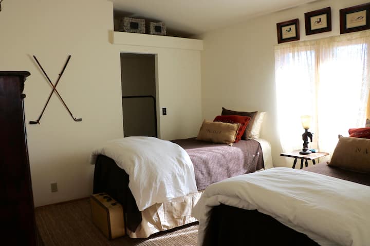 #3 Dormitorio con dos camas individuales.