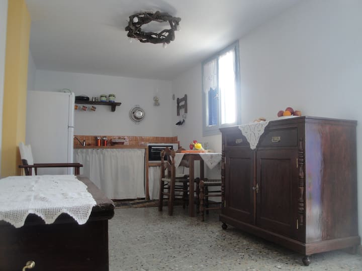Calderimi Traditional Family House - Santorini