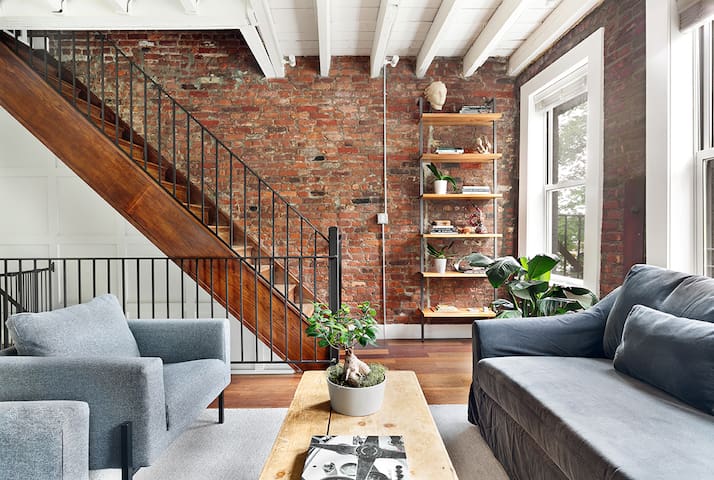 Beautiful Williamsburg Townhouse 4 bed / 2.5 bath