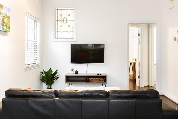 Explore Austin from an Airy, Modern Apartment!
