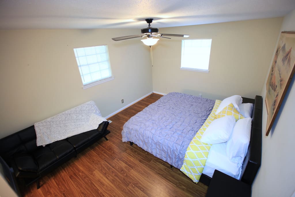 Spacious Master Suite with King and Bed Futon