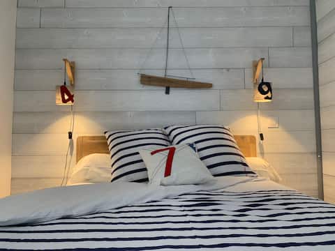 Private studio by Lake Eguzon