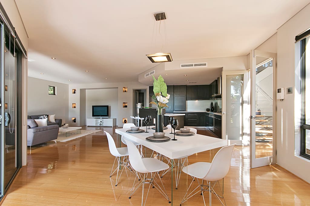 Dining & Kitchen