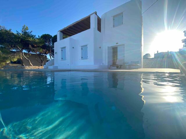 Azure Villa Paros, Drios gallery image 2