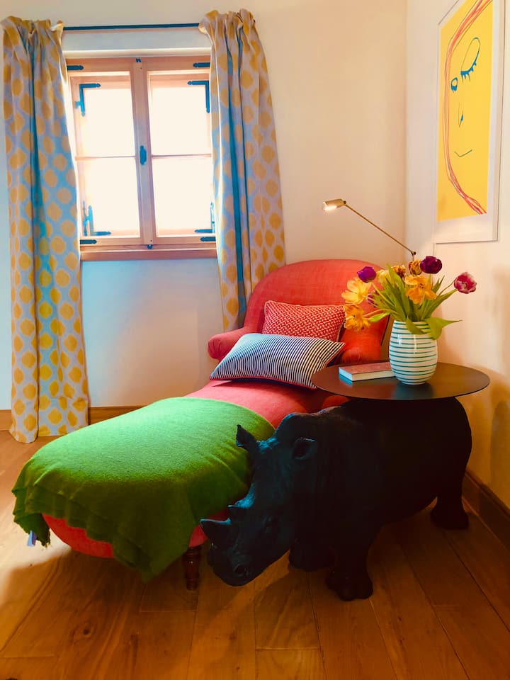 Chaise im Hauptschlafzimmer