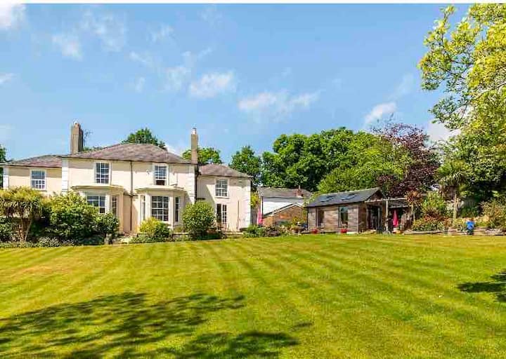 COOMBE BANK Lovely room in House Houses for Rent in