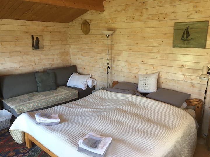 Detached wooden chalet Greeting on Zeeland coast