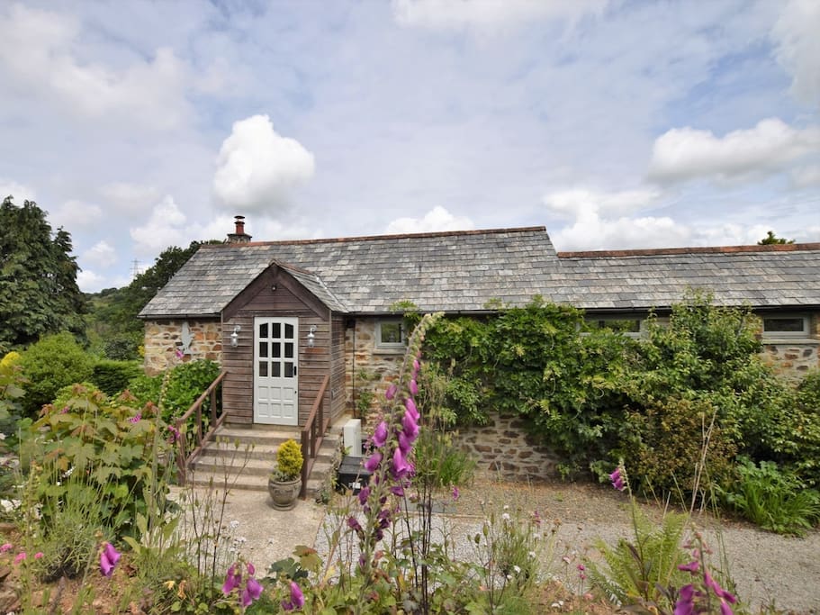 Buzzard Barn in a tranquil setting