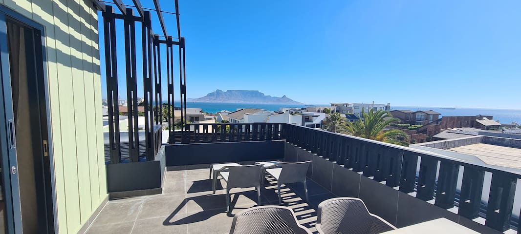 “Thyme Spent” 2bed Penthouse w Spectacular Views