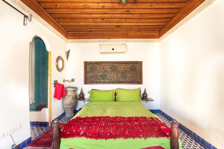 CHAMBRE CELESTE NA KROVU SA SPEKTAKULARNIM POGLEDOM NA MEDINU