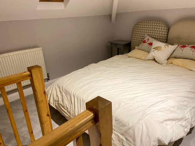 Large georgian house with cinema room and gardens! gallery image 4