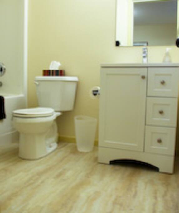 Benson Room Ensuite Bathroom