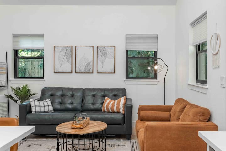 The Koop: An Urban Farmhouse Guest House - ゴールデン, CO