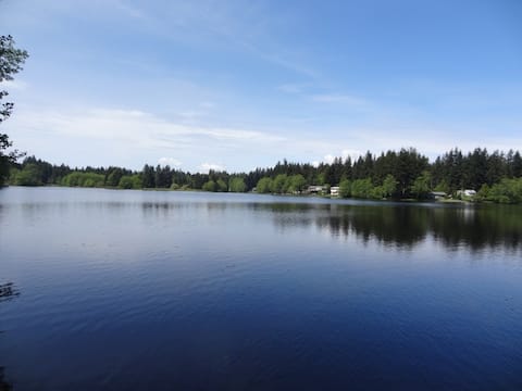 Peaceful-Lakefront Getaway -AnotherAmerican Castle