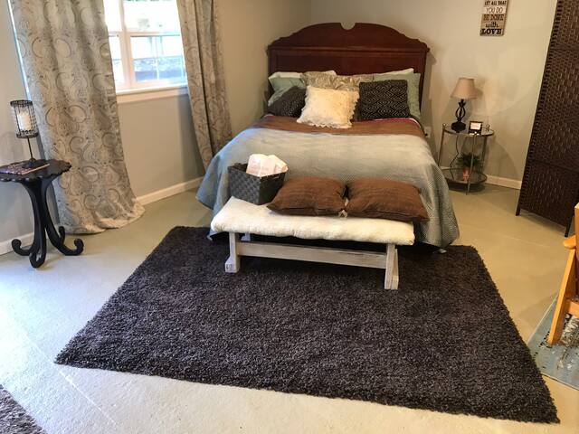 Bunkerhill Cottage 4 miles/ Downtown