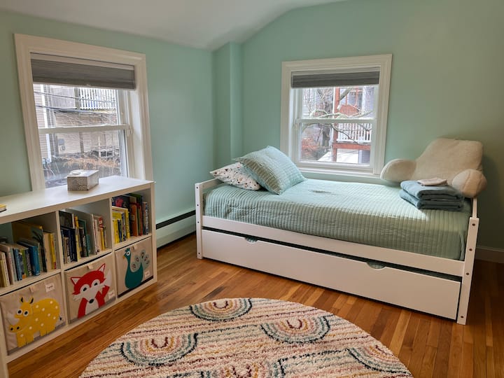 Tercer dormitorio. Cama nido con capacidad para 2 personas. Corralito en el armario.