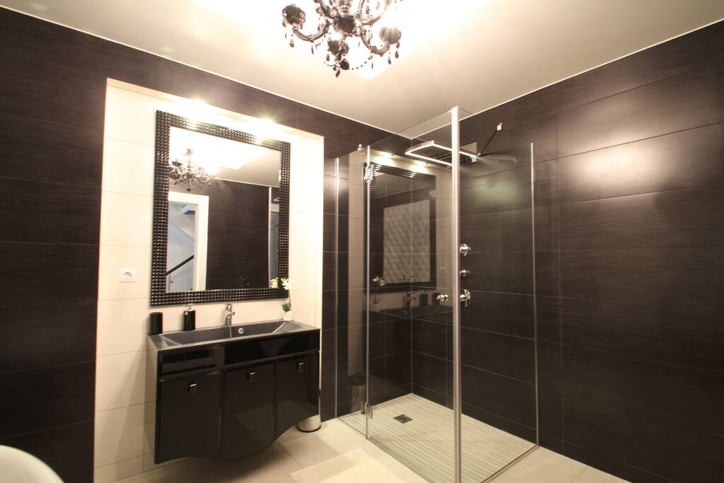 Bathroom in 1st floor