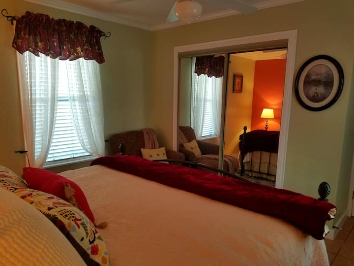Pleasant Main Room with an invitingly comfy king size bed. (Main Room)